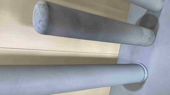 Υψηλής καθαρότητας Μαύρο γκρι Διοηλεκτρική αντοχή Νιτρικό του πυριτίου του πυριτίου Κηραμικό σωλήνα προστασίας που χρησιμοποιείται σε όξινο αλκαλικό υγρό