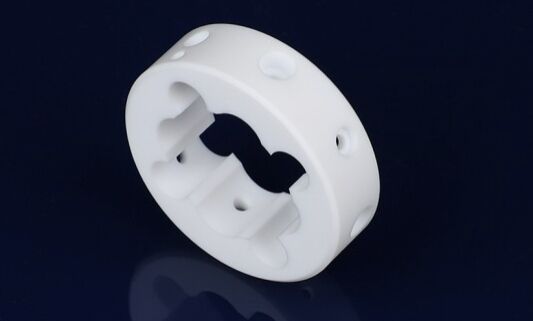 Η μηχανουργική κατεργασία μπορεί να γίνει με τυπικά εργαλεία. Κεραμικός σωλήνας Macor που παρέχει θερμική σταθερότητα και ηλεκτρική μόνωση