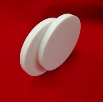 Μηχανουργήσιμο κεραμικό γυαλί Macor Πλάκα κεραμικού προσφέρει ελαστικό μέτρο 65GPa, ιδανικό για βιομηχανική μόνωση και μηχανική ανθεκτικότητα